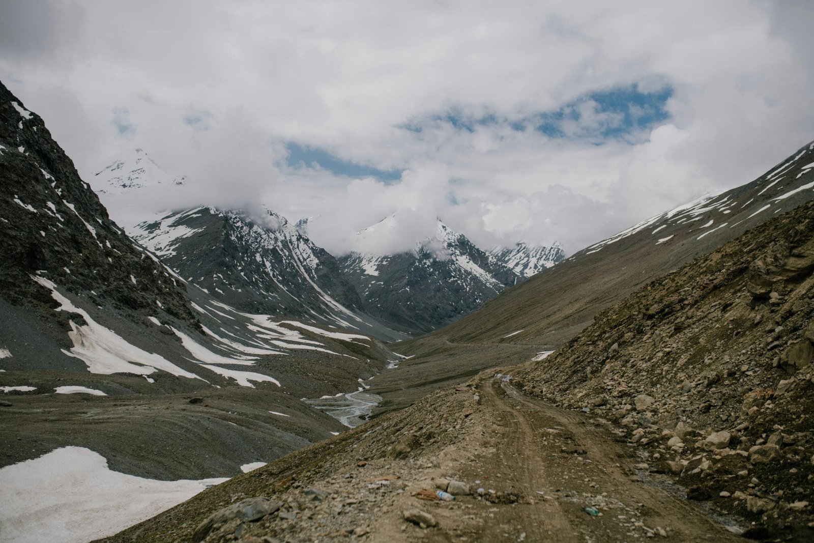 Leh Ladakh nestled in Himalayas is an ideal trekking paradise. It offers range of spectacular treks which range from easy valley hikes up to difficult high altitude hikes. This is comprehensive guideline to benefit you prepare for your Leh Ladakh trekking trip: